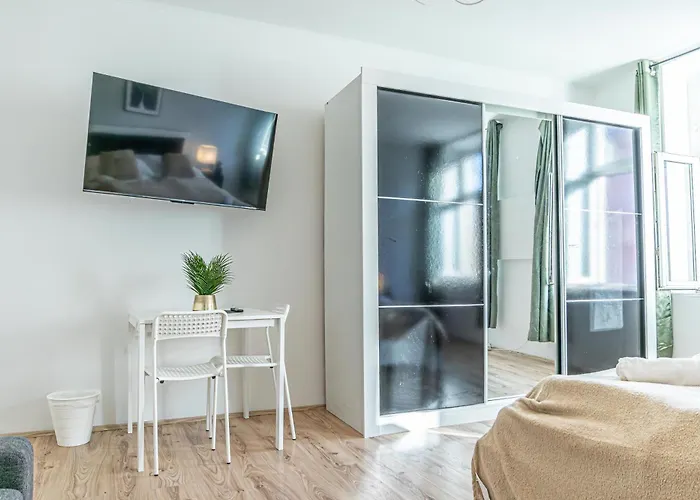 Affordable 2br Apartment, For Short & Long Wien