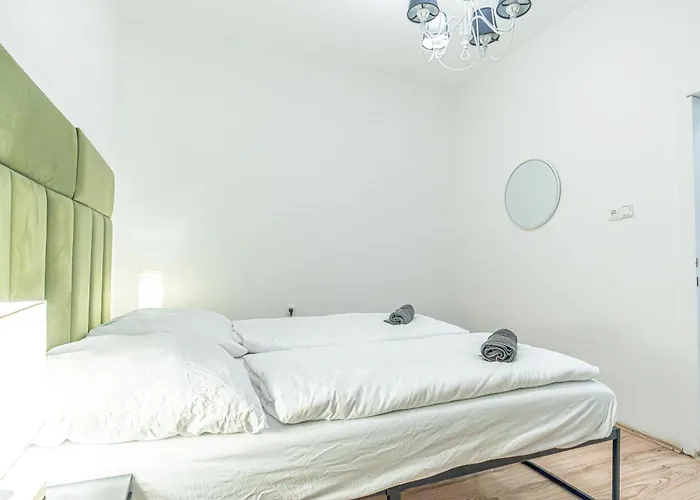 Affordable 2br Apartment, For Short & Long Apartment